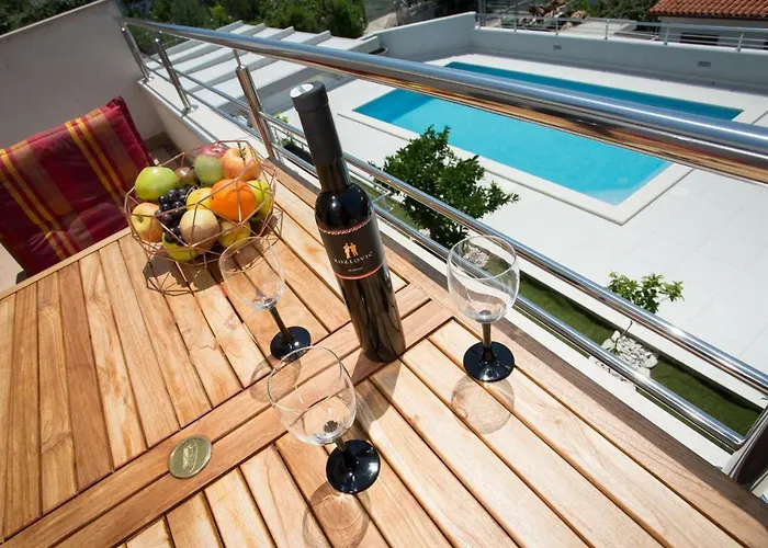 Charming Modern House With The New Swimming Pool - Apartment Maya 1
