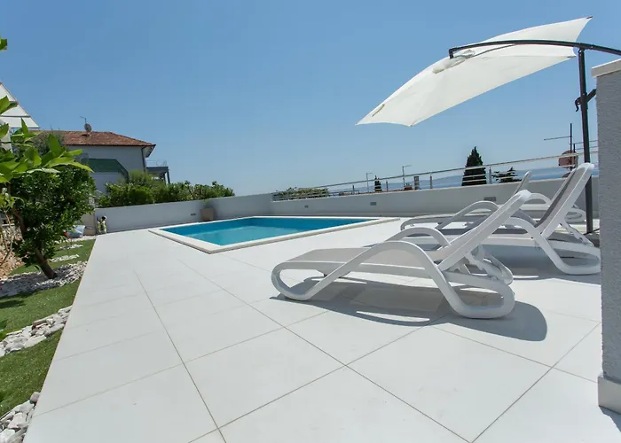 Charming Modern House With The New Swimming Pool - Apartment Maya 1